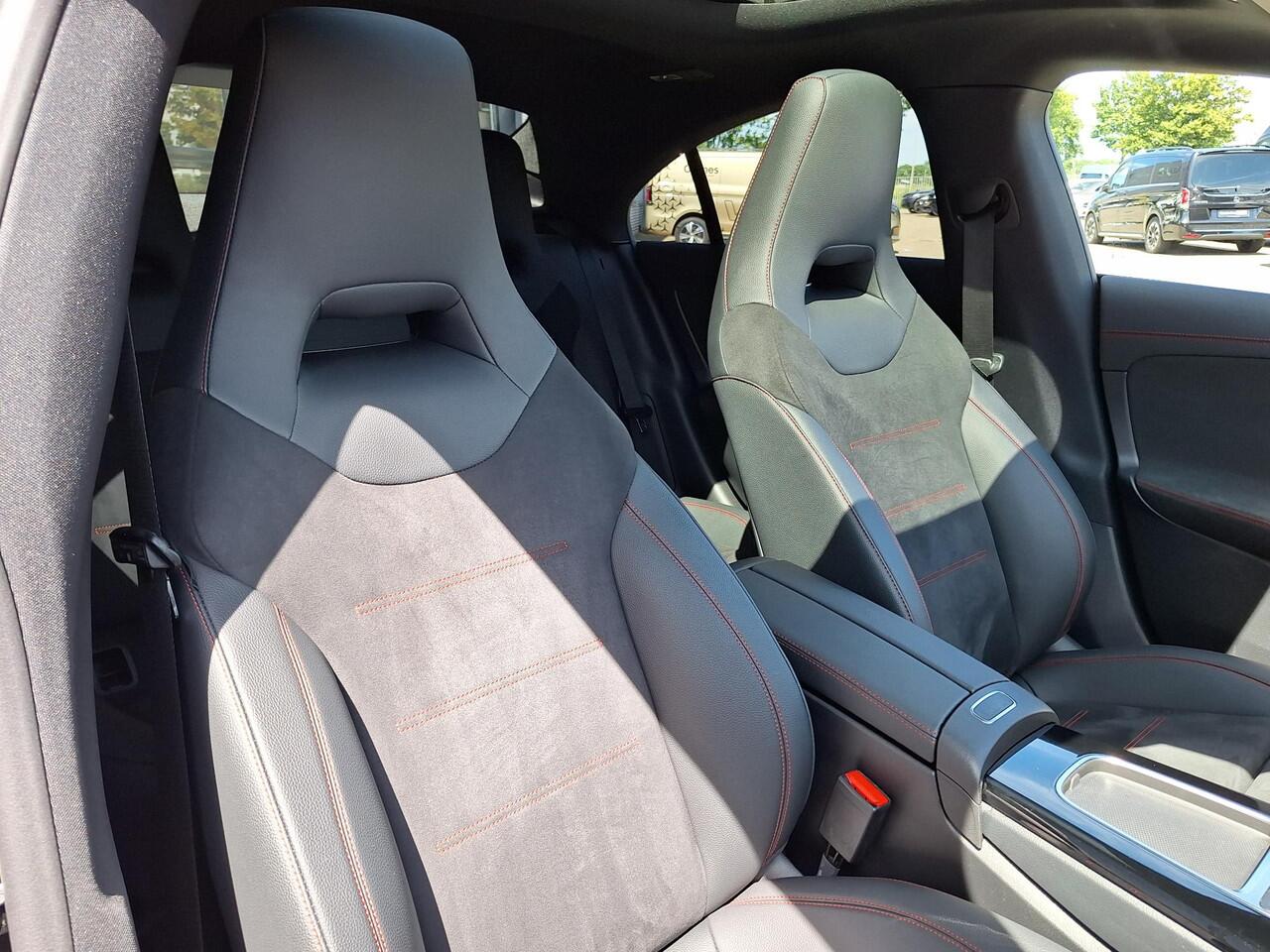 Mercedes-Benz CLA-KLASSE 250 e Star Edition AMG Line | Panoramadak | Multibeam LED | Achteruitrijcamera | Keyless-GO