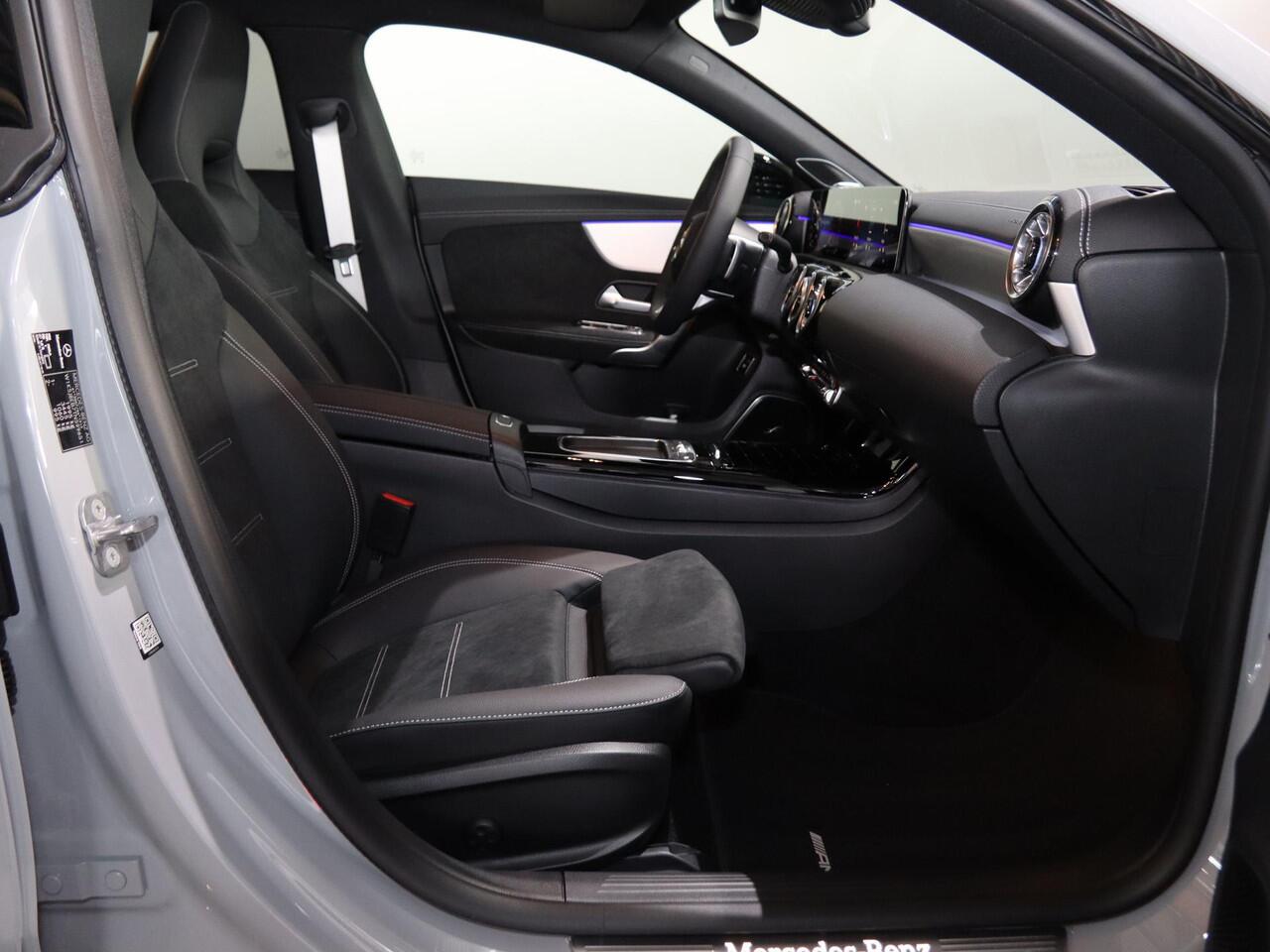 Mercedes-Benz CLA-KLASSE 180 Business Solution AMG | AMG Line Plus | Nightpakket | Head-up display | 360° camera | Techniekpakket | 19 inch AMG Velgen |