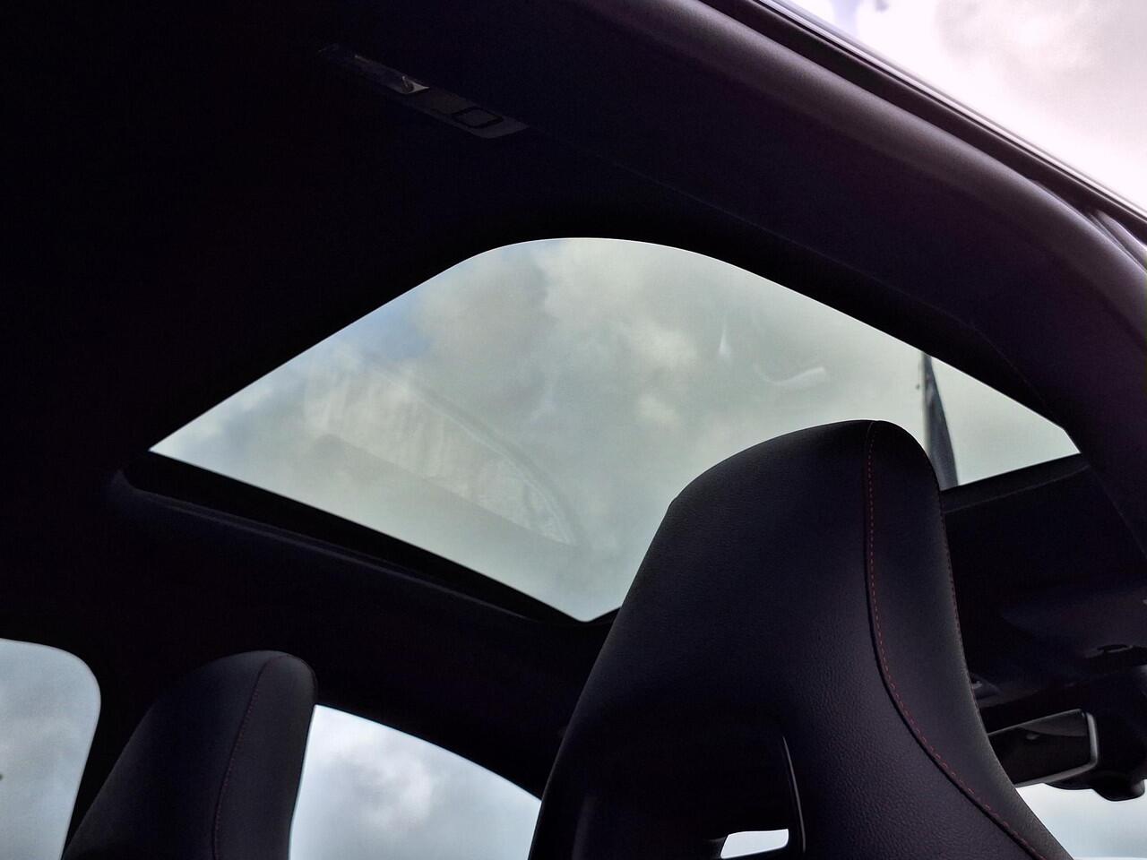 Mercedes-Benz CLA-KLASSE Shooting Brake 180 AMG | Matgrijs | Nightpakket | Panoramadak | Dodehoekassistent | Apple CarPlay | Android Auto | Sfeerverlichting | Stoelverwarming | Achteruitrijcamera | Elektrisch Inklapbare Buitenspiegels