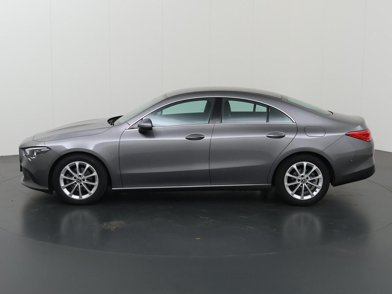 Mercedes-Benz CLA-KLASSE 180 Business Line | Apple Carplay | Widescreen | Stoelverwarming | Achteruitrijcamera |