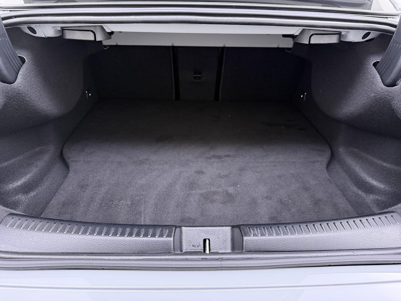 Mercedes-Benz CLA-KLASSE 250 e AMG line | Alpinegrijs Pano HUD Memory 360 Camera