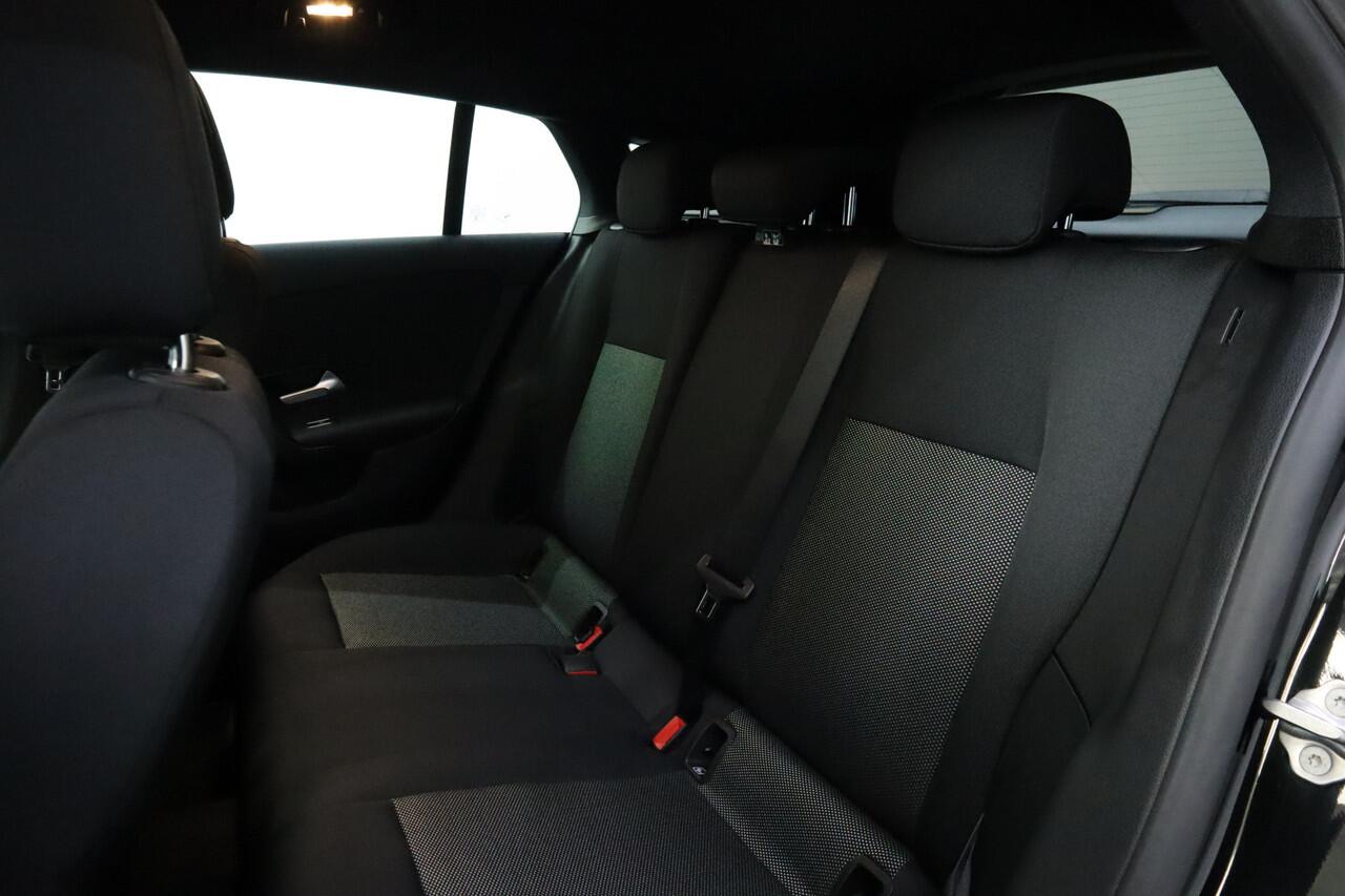 Mercedes-Benz CLA-KLASSE Shooting Brake 200 d Camera | Stoelverwarming | Navigatie