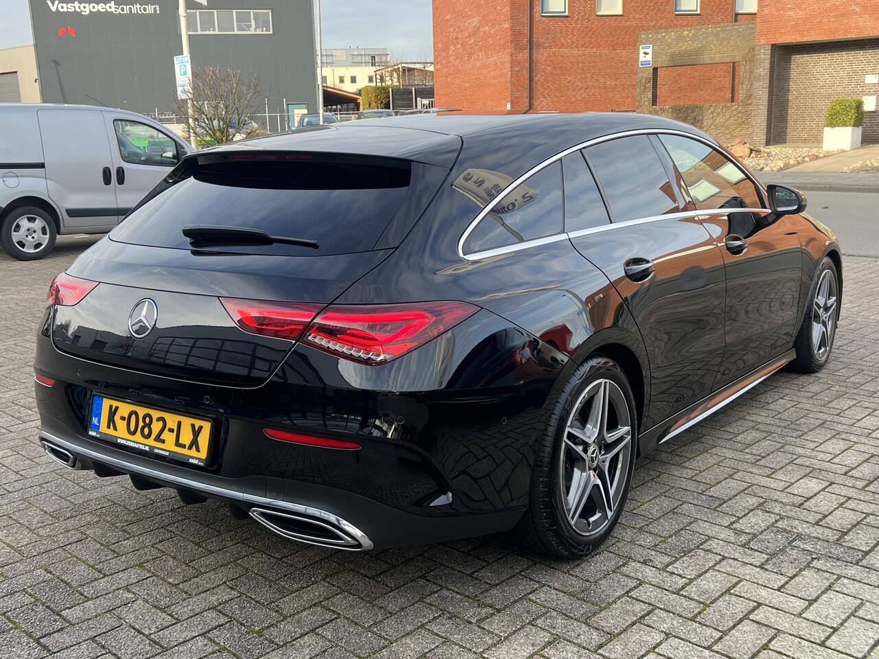 Mercedes-Benz CLA-KLASSE Shooting Brake 220 Automaat 190 pk AMG Line Navigatie Trekhaak Carplay Widescreen Sportstoelen Camera Sfeerverlichting Sportstuur Extra Getint Glas NL Auto