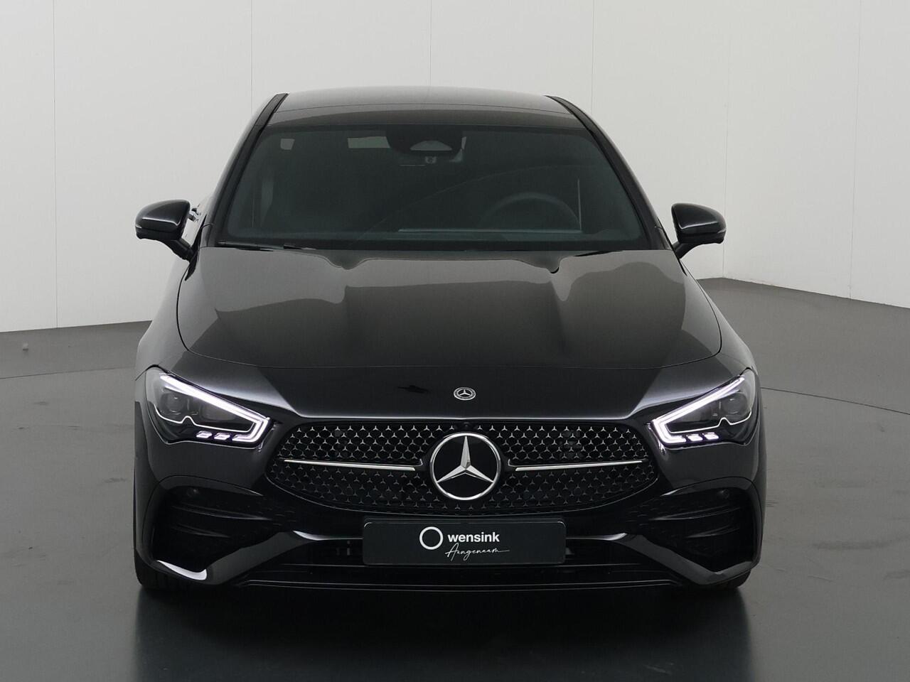 Mercedes-Benz CLA-KLASSE 180 Star Edition AMG Line | Panoramaschuifdak | AMG-line plus | Head-Up | Dodehoekassistent | Nightpakket |