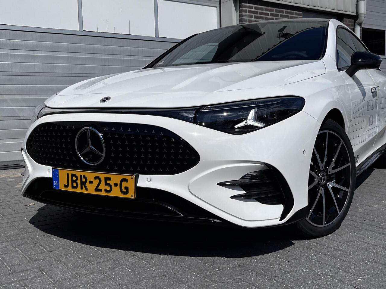Mercedes-Benz CLA-KLASSE 250+ Launch Edition | AMG Line | Night Pakket | Panoramadak | MULTIBEAM LED Koplampen | DISTRONIC Afstandsassistent | Dodehoekassistent | Elektrisch Verstelbare Stoelen + Memory | Stoelverwarming | Sfeerverlichting