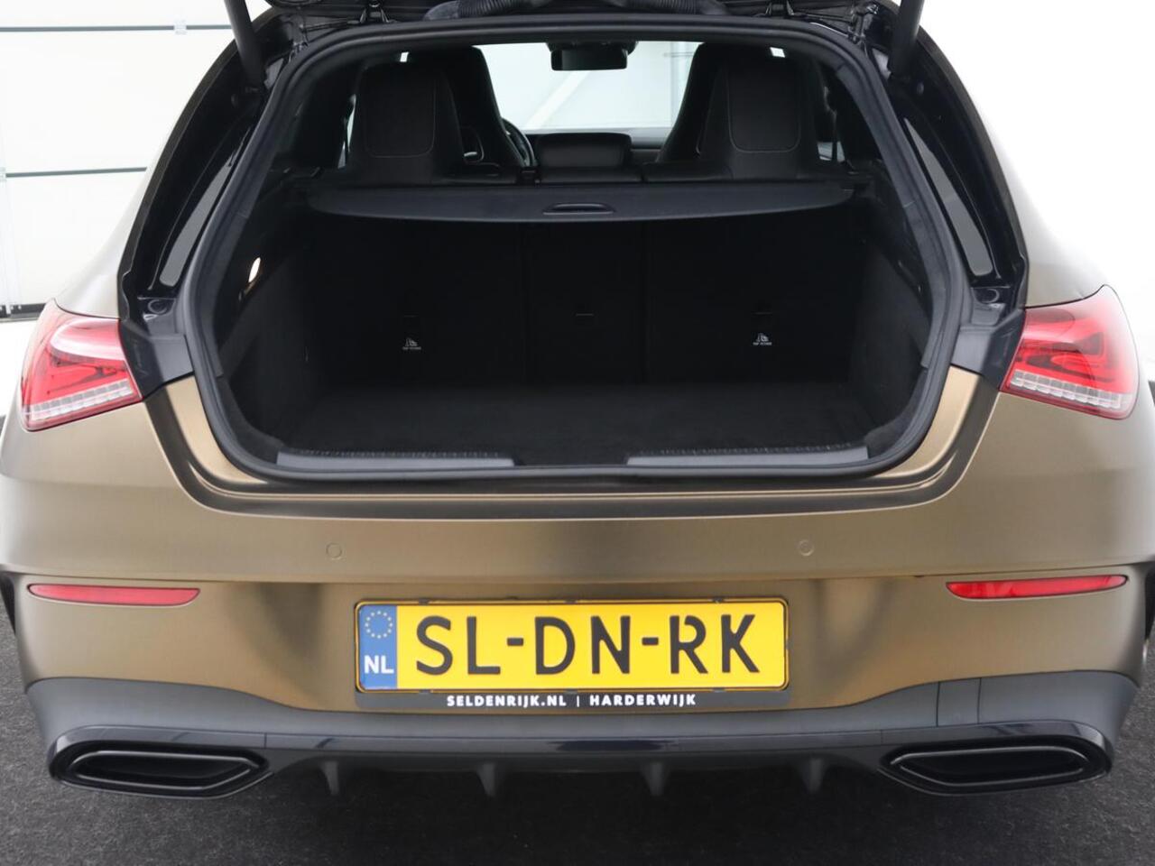 Mercedes-Benz CLA-KLASSE 250e AMG Night | Stoelverwarming | Carplay | Camera | Widescreen | Sfeerverlichting | Leder/Alcantara | Navigatie | Park Assist | Origineel Zwart | PHEV | Plug In