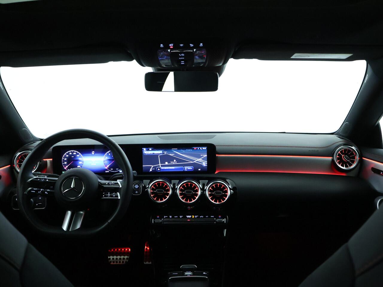 Mercedes-Benz CLA-KLASSE Shooting Brake 180 AMG Line | Nightpakket | Premium Pack | Parkeerpakket met achteruitrijcamera | EASY PACK achterklep | Inclusief 24 maanden MB Certified garantie voor Europa.|