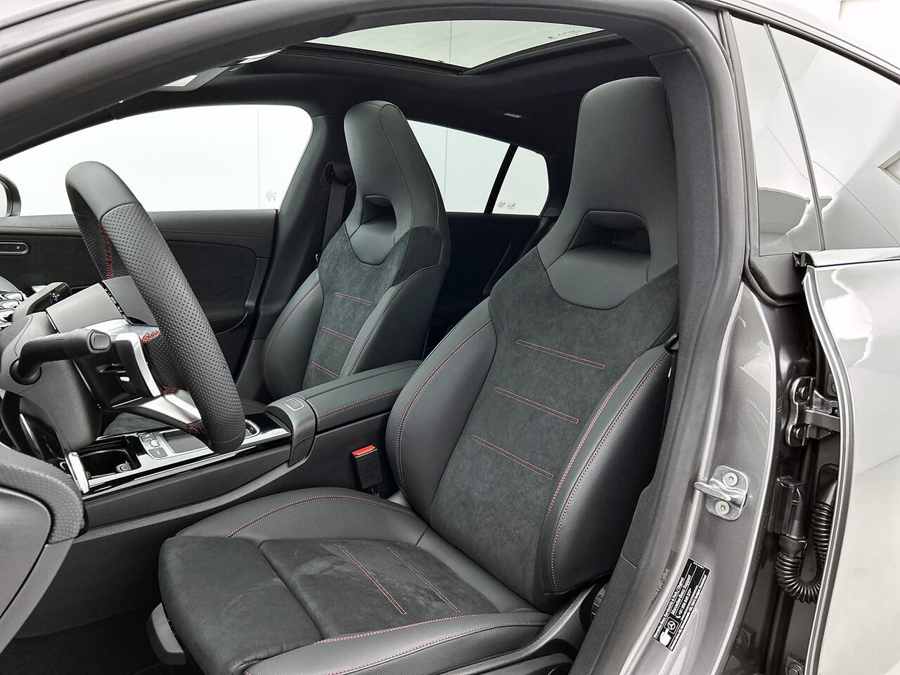 Mercedes-Benz CLA-KLASSE Shooting Brake 180 Business Solution AMG | Trekhaak | Parkeerpakket met 360°-camera | Nightpakket | Keyless-Go comfortpakket | Antidiefstalpakket GUARD 360° Plus | EASY PACK achterklep | Spiegelpakket |