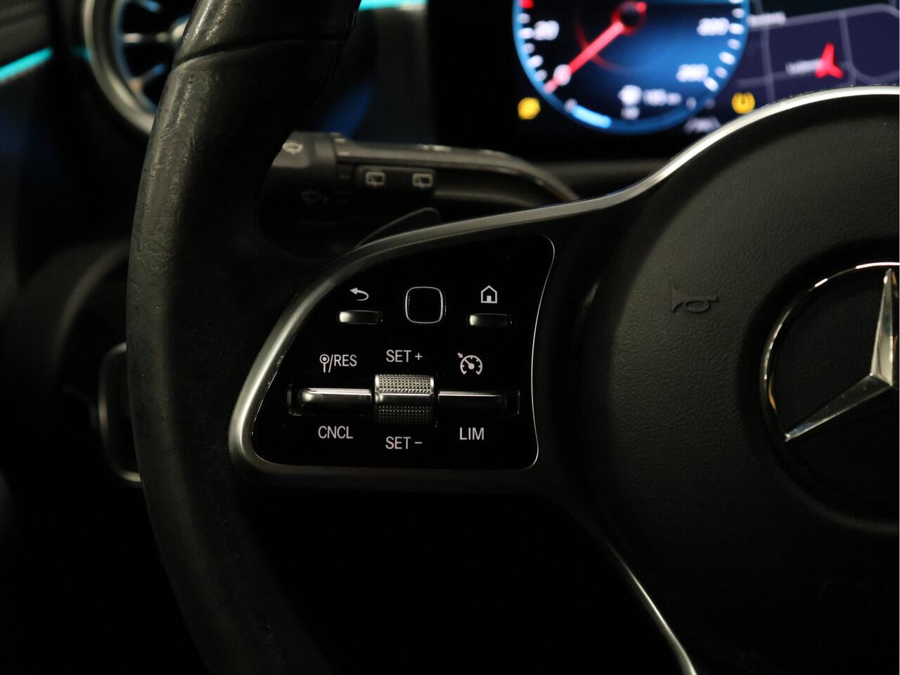 Mercedes-Benz CLA-KLASSE Shooting Brake 180 Luxury Line *WEEKAANBIEDING*[CAMERA, SFEERVERLICHTING, LEDER, STOELVERWARMING, ELEKTRISCHE ACHTERKLEP, NIEUWSTAAT]