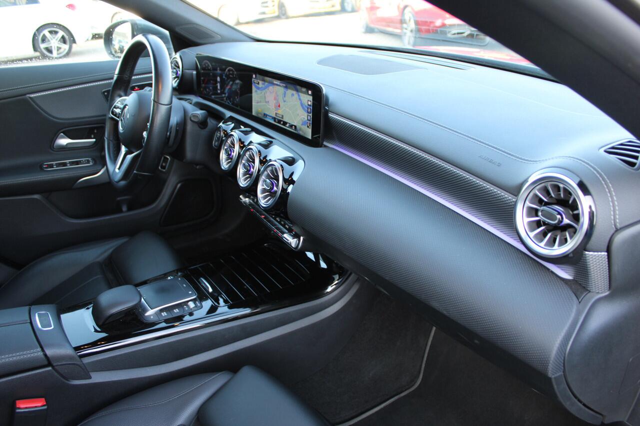 Mercedes-Benz CLA-KLASSE 200 AUT7 Luxury Line PANORAMADAK LEDER SFEER CARPLAY KEY-LESS GO MULTIBEAM 18''