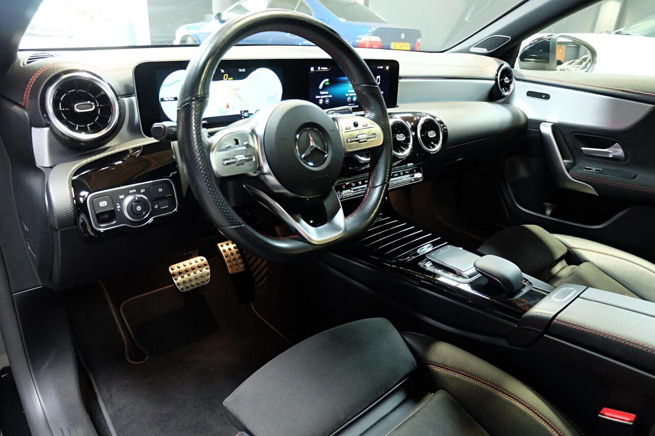 Mercedes-Benz CLA-KLASSE Shooting Brake 180 Advantage / AMG Line / Panodak / Burmester