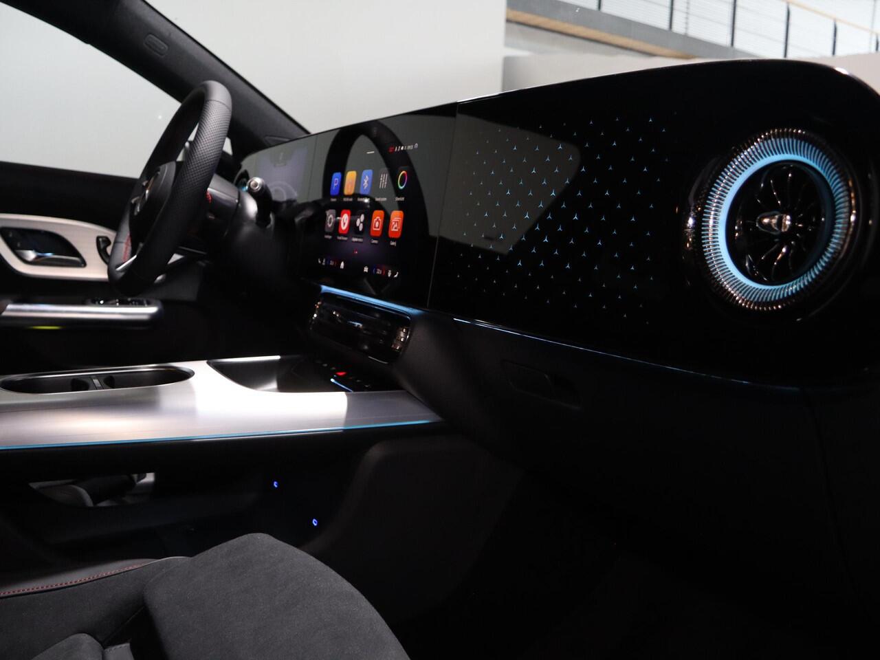 Mercedes-Benz CLA-KLASSE 250+ Launch Edition 85 kWh | Night | Panoramadak | DISTRONIC | Achteruitrijcamera | Dodehoekassistent | Trekhaak |