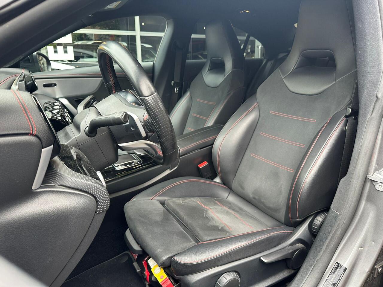 Mercedes-Benz CLA-KLASSE 180 AMG SFEER / BURMESTER / STOELVERWARMING / DEALER ONDERHOUDEN / CAMERA