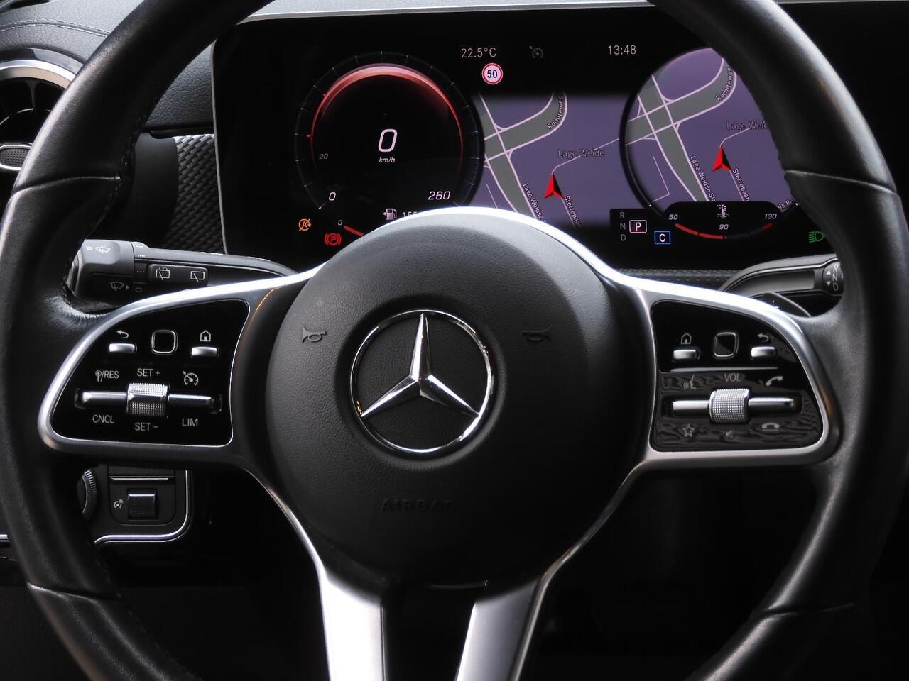 Mercedes-Benz CLA-KLASSE 180/ WIDESCREEN/ PANAMERICANA GRILLE/ ELEKT. KLEP/ 18INCH VELGEN