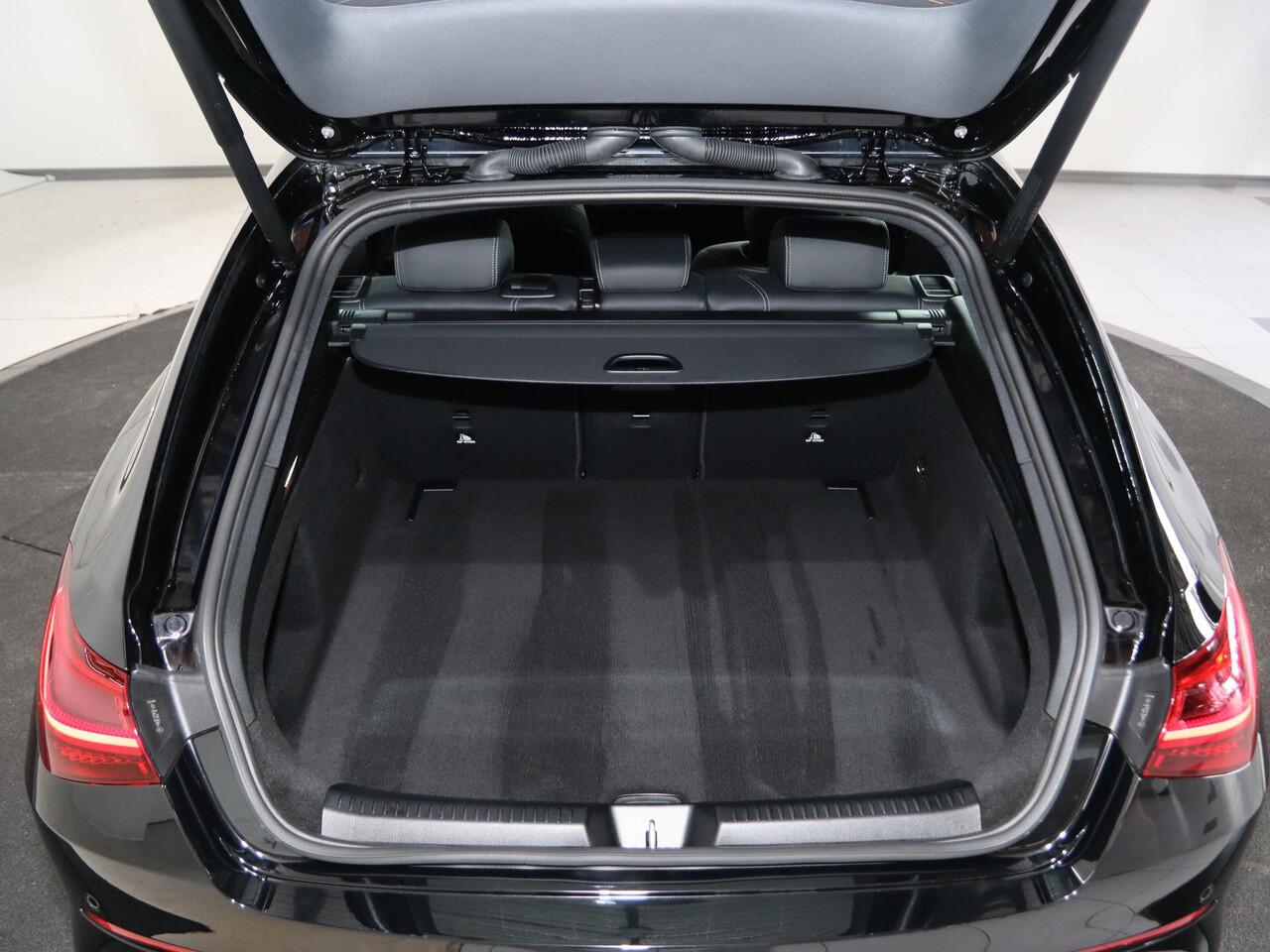 Mercedes-Benz CLA-KLASSE Shooting Brake 180 Star Edition LIMITED | Stoelverwarming | Achteruitrijcamera | LED koplampen | MBUX |