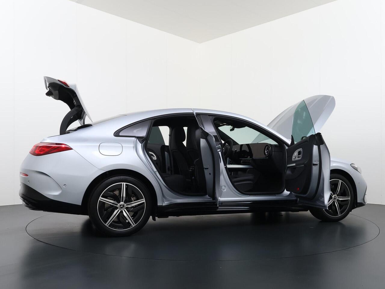 Mercedes-Benz CLA-KLASSE 250+ Launch Edition 85 kWh Accu | Memorystoelen | Warmtepomp | Multibeam Led | Stoelverwarming Voorin | Distronic Cruise Control | Achteruitrijcamera | Nightpakket | Dodehoekassistent