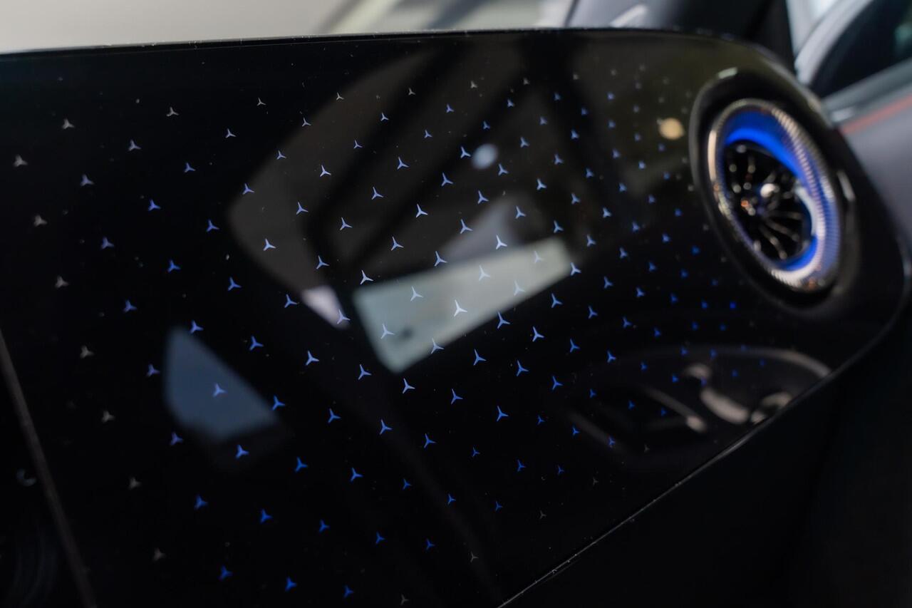 Mercedes-Benz CLA-KLASSE 250+ Launch Edition 85 kWh | Night | Panoramadak | DISTRONIC | Achteruitrijcamera | Dodehoekassistent |