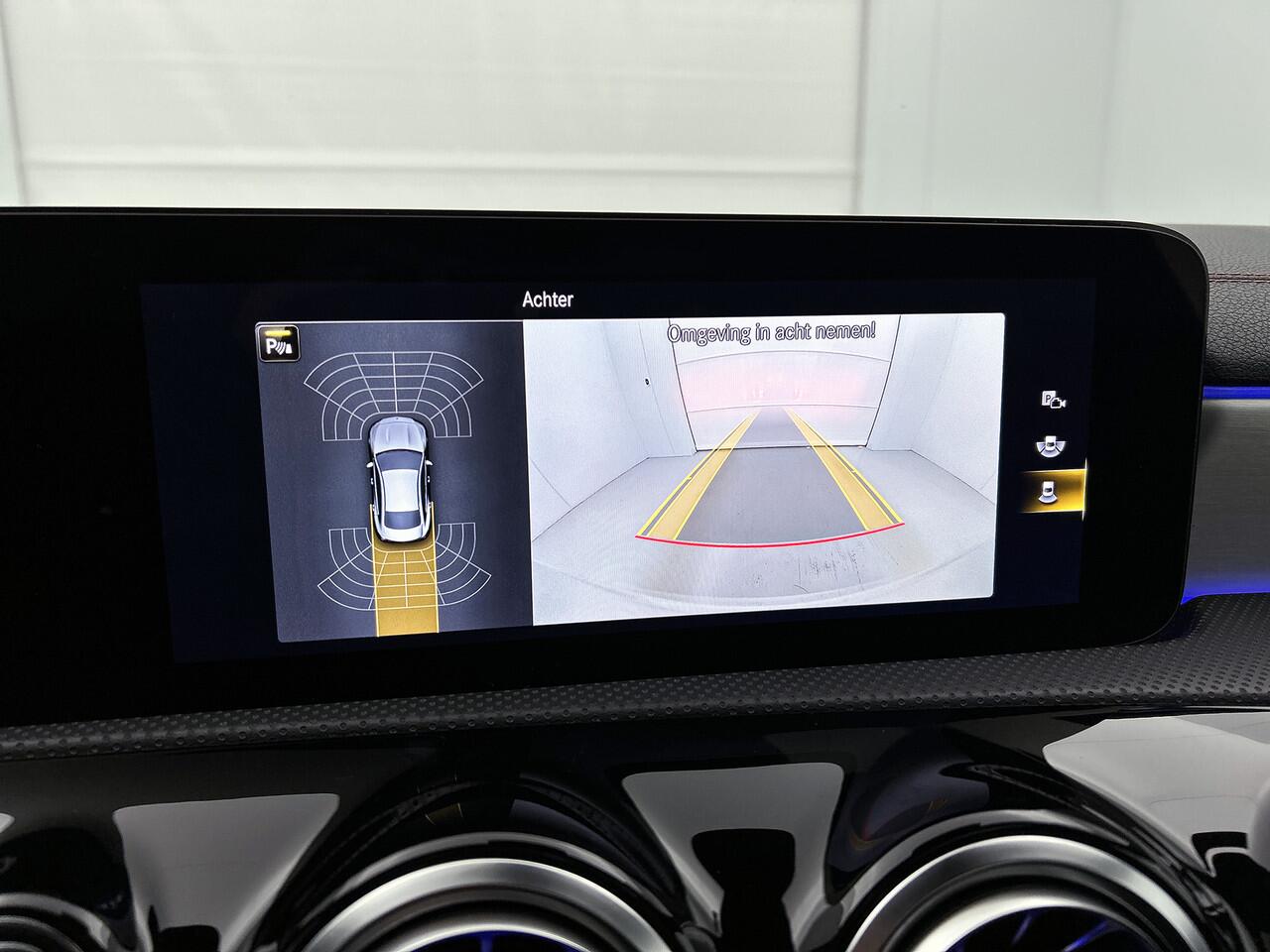 Mercedes-Benz CLA-KLASSE 200 AMG-line | Night pakket | Panorama schuif/kanteldak | Sfeerverlichting | parkeerpakket + camera achter | Spiegelpakket | Stoelverwarming | KEYLESS GO-comfortpakket | Thermotronic Clima | Dodehoekassis Inclusief 24 maanden MB Certified garantie voor Eu