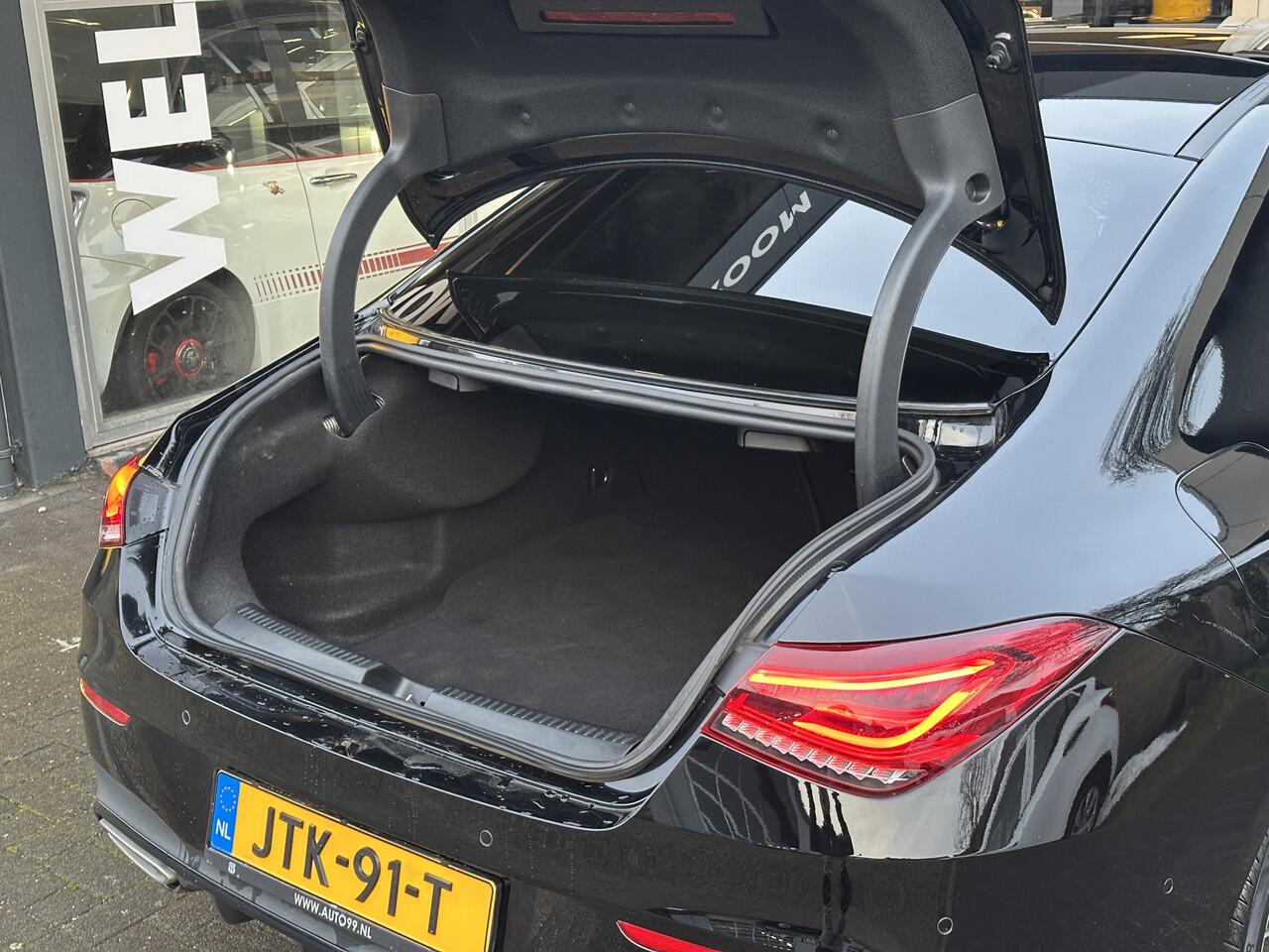 Mercedes-Benz CLA-KLASSE 250 e AMG NIGHT / INCL-BTW / PANO / SFEER
