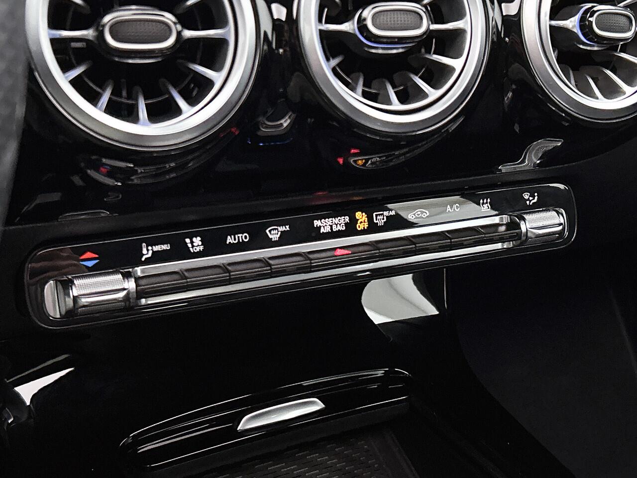 Mercedes-Benz CLA-KLASSE Shooting Brake 250 e AMG Plug-In Hybride | AMG Line | Panoramadak | Trekhaak | Sfeerverlichting | Dodehoek Assist | Stuur en Stoelverwaming. Inclusief 24 maanden MB Certified garantie voor Europa.