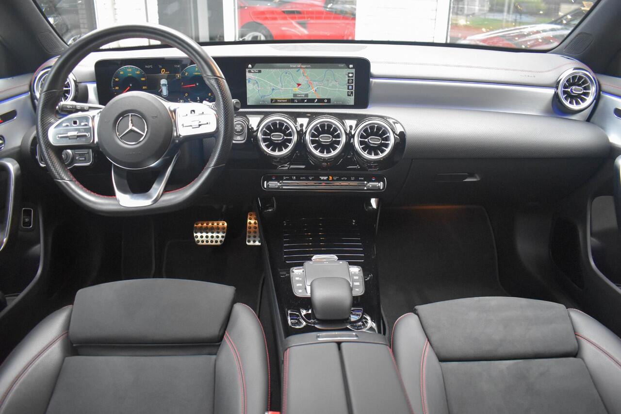 Mercedes-Benz CLA-KLASSE Shooting Brake 180 d AMG Pano Sfeer Elc Stoel Camera Advanced Aud