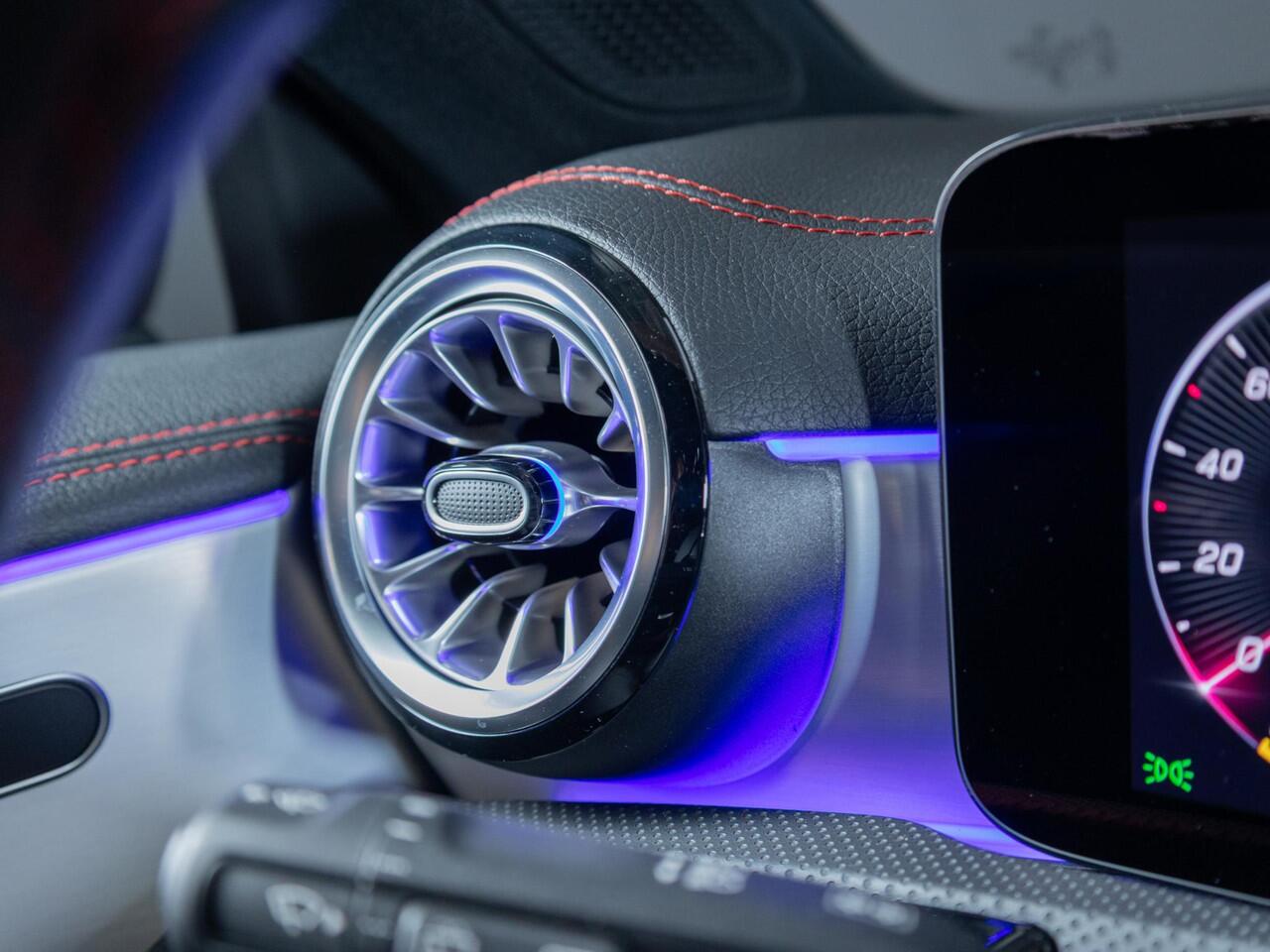 Mercedes-Benz CLA-KLASSE Shooting Brake 180 Star Edition LIMITED Panorama dak | Trekhaak