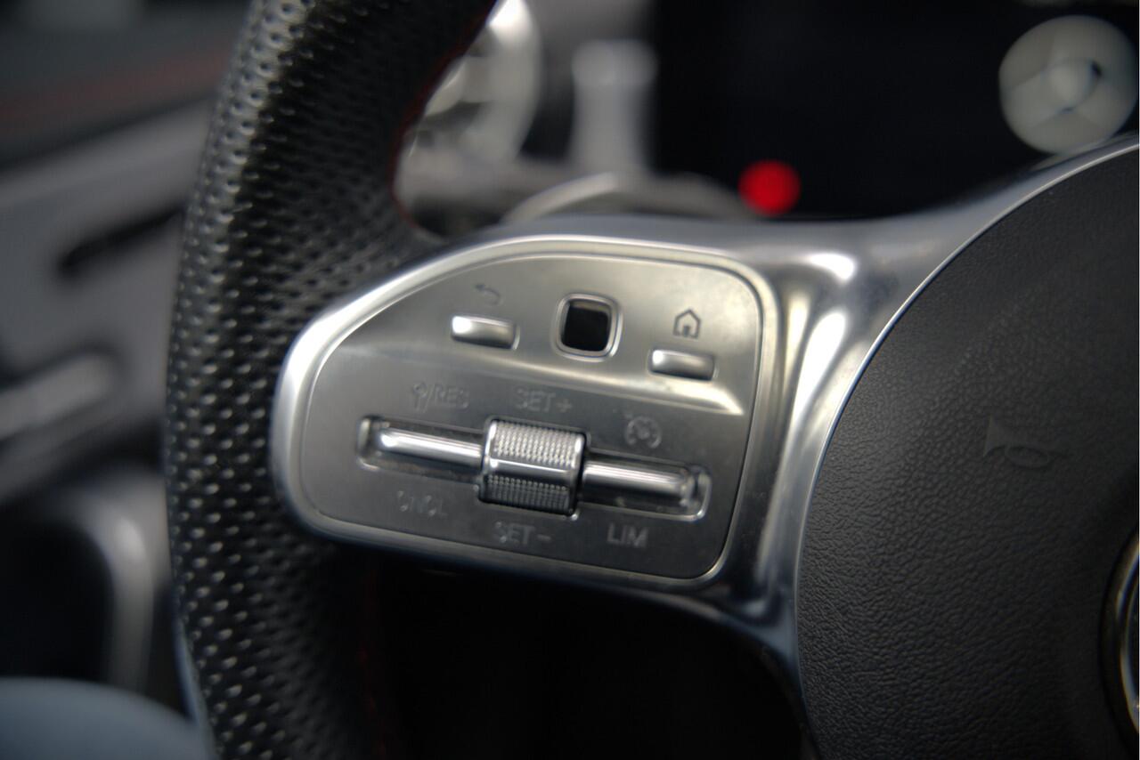 Mercedes-Benz CLA-KLASSE 200 Business Solution AMG | Panoramadak | Stoelverwarming | Keyless | Memory Seats | Cruise Control | Ambiance verlichting | Camera | Parkeersensoren |