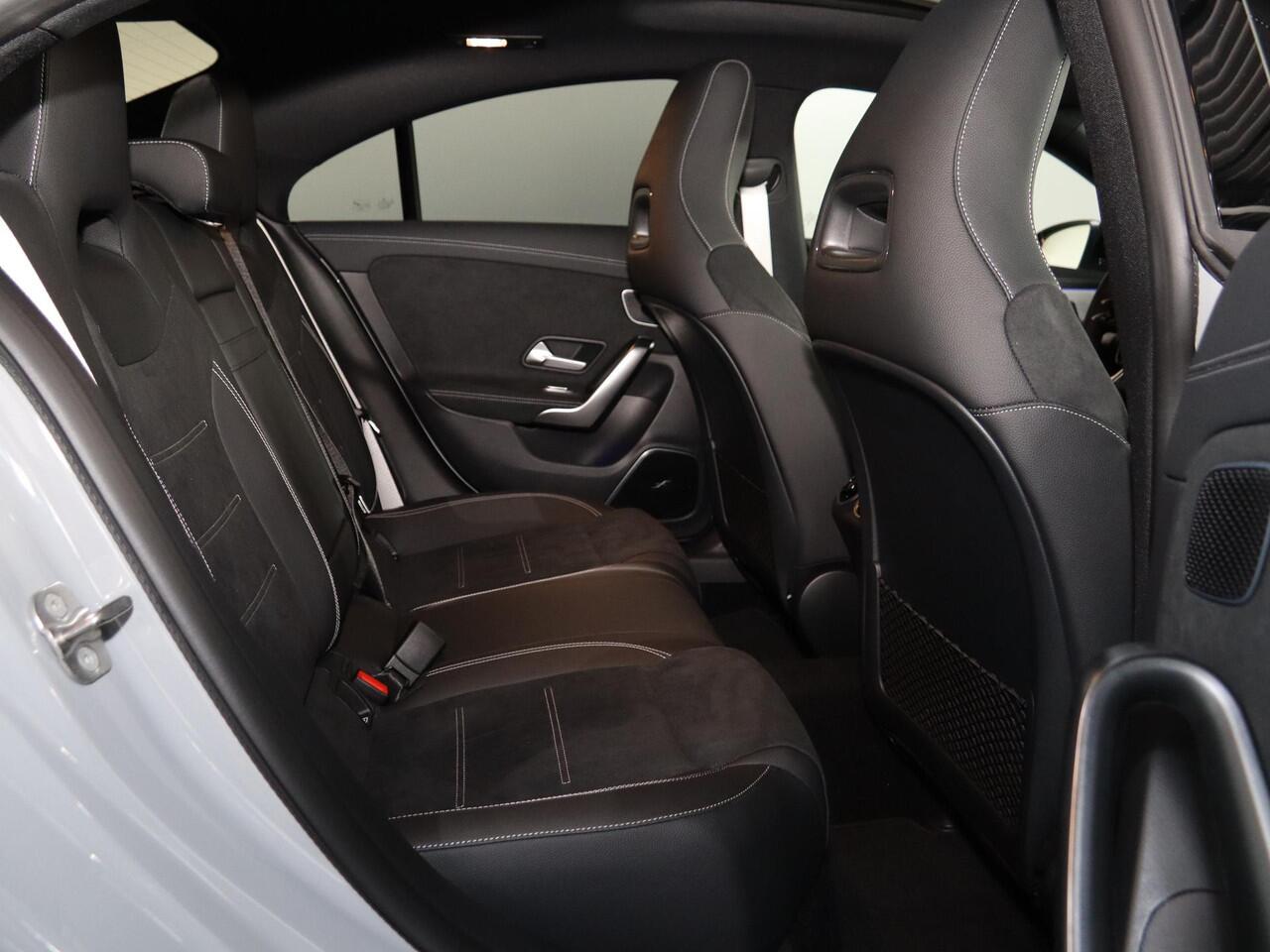 Mercedes-Benz CLA-KLASSE 180 Business Solution AMG | AMG Line Plus | Nightpakket | Head-up display | 360° camera | Techniekpakket | 19 inch AMG Velgen |