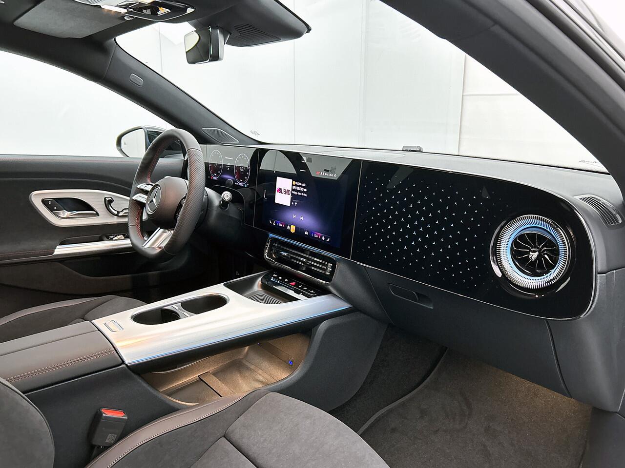 Mercedes-Benz CLA-KLASSE 250+ Launch Edition 85 kWh | Trekhaak | Warmtepomp | Multibeam LED | Stoelverwarming | Panoramadak | Adaptieve cruisecontrol | GUARD 360° vehicle protection | Nightpakket | Sierdelen aluminium |