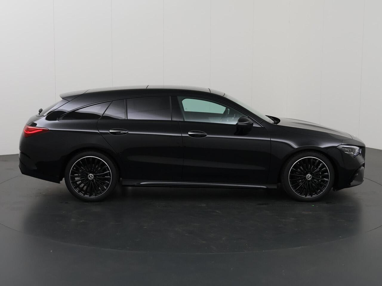 Mercedes-Benz CLA-KLASSE Shooting Brake 180 Business Solution AMG | Night Pakket | Panoramadak | 19" multispaaks velgen | 360 graden camera | Elekt. inklapbare trekhaak |