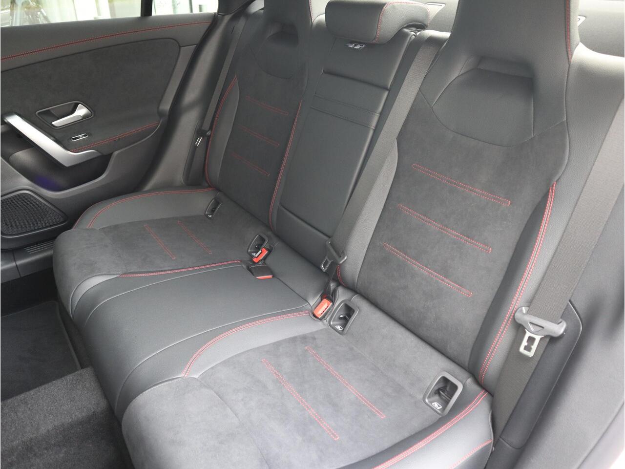 Mercedes-Benz CLA-KLASSE 180 Business Solution AMG