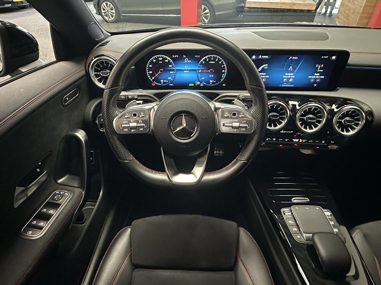 Mercedes-Benz CLA-KLASSE SHOOTING BRAKE 250 e AMG LINE NAVIGATIE CRUISE CONTROL CLIMATE CONTROL PANORAMA SCHUIF/KANTELDAK APPLE CARPLAY/ANDROID RIJSTROOKSENSOREN ACHTERUITRIJCAMERA ZEER MOOI !! 3010
