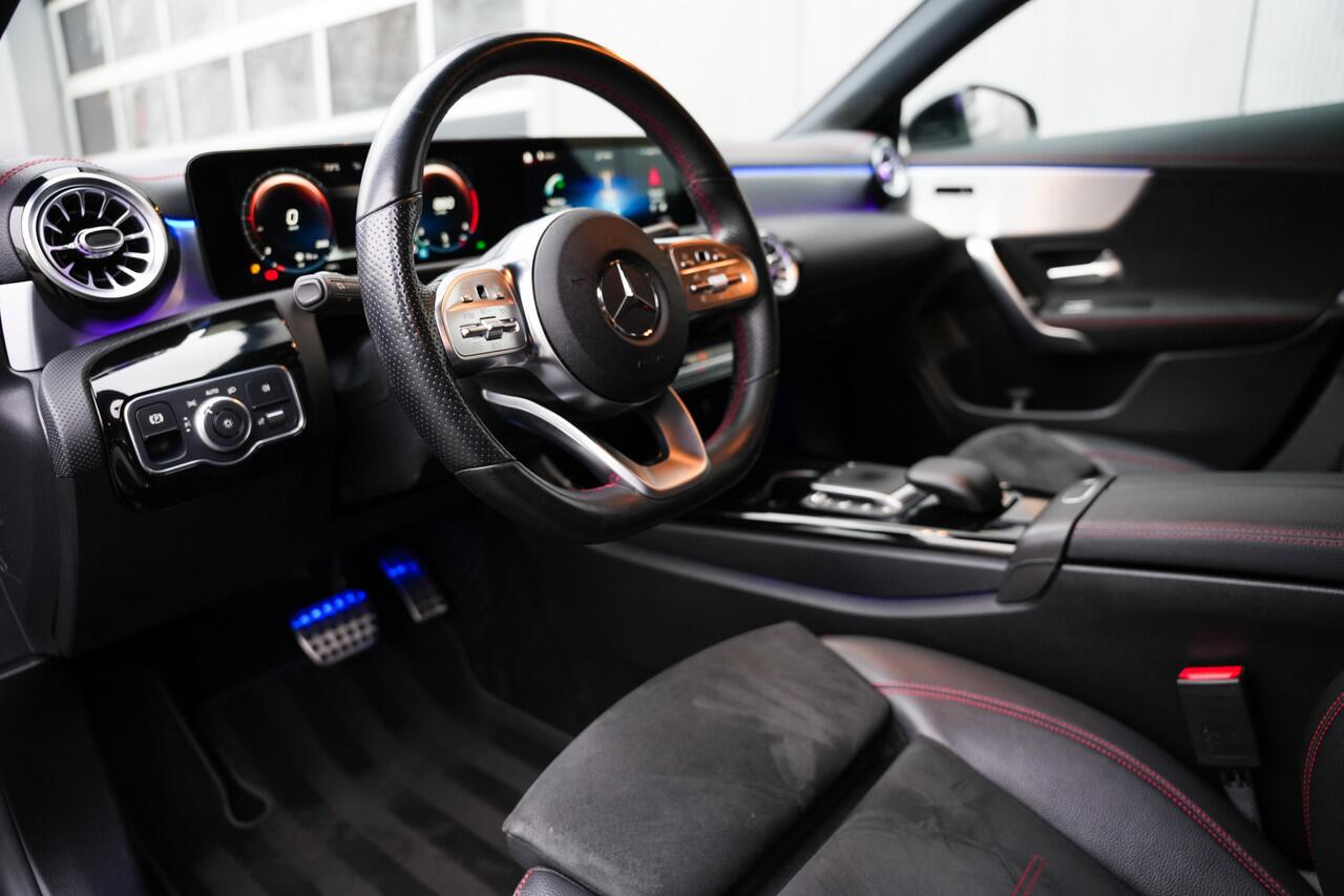 Mercedes-Benz CLA-KLASSE 180 136 pk Business Solution Luxury AMG-Sportpakket / Sfeer-Verl./ Led-Koplamp/ Sport-Stoelen/ Stoel.Verw/ Camera/ 18'' LMV