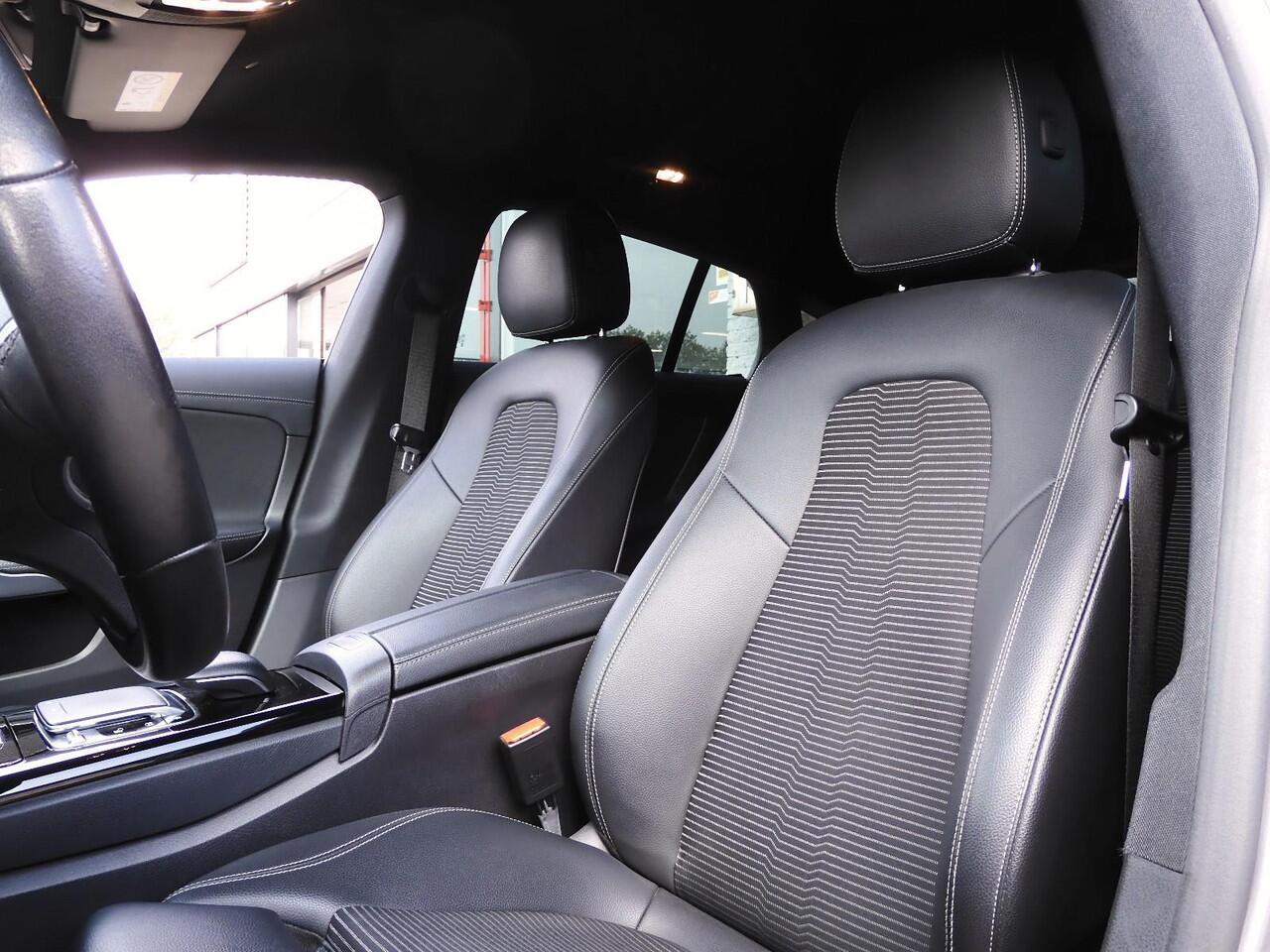 Mercedes-Benz CLA-KLASSE 180/ WIDESCREEN/ PANAMERICANA GRILLE/ ELEKT. KLEP/ 18INCH VELGEN