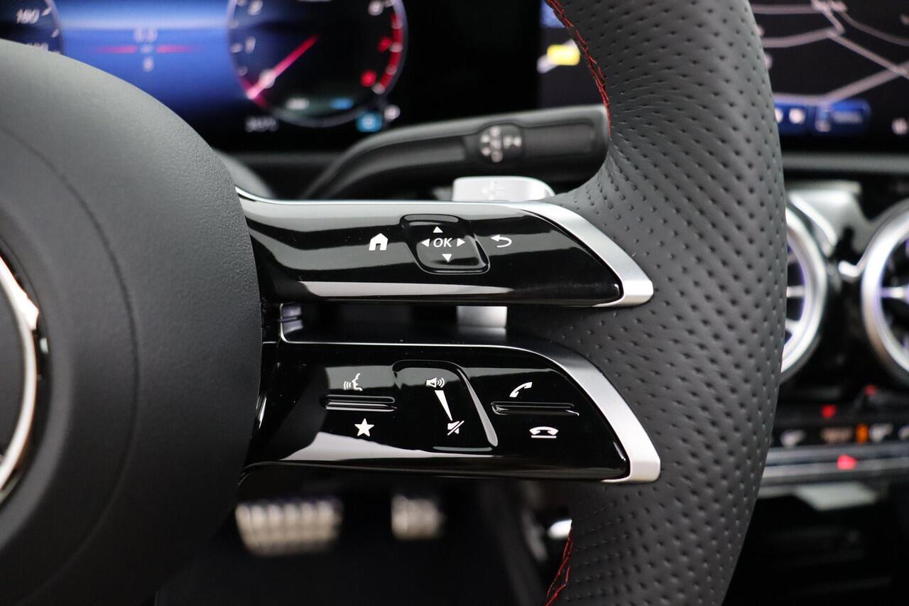 Mercedes-Benz CLA-KLASSE 180 AMG Line | Premium Pakket | Night Pakket | Panoramadak | MULTIBEAM LED Koplampen | Dodehoekassistent | Advanced Sound System | Sfeerverlichting |