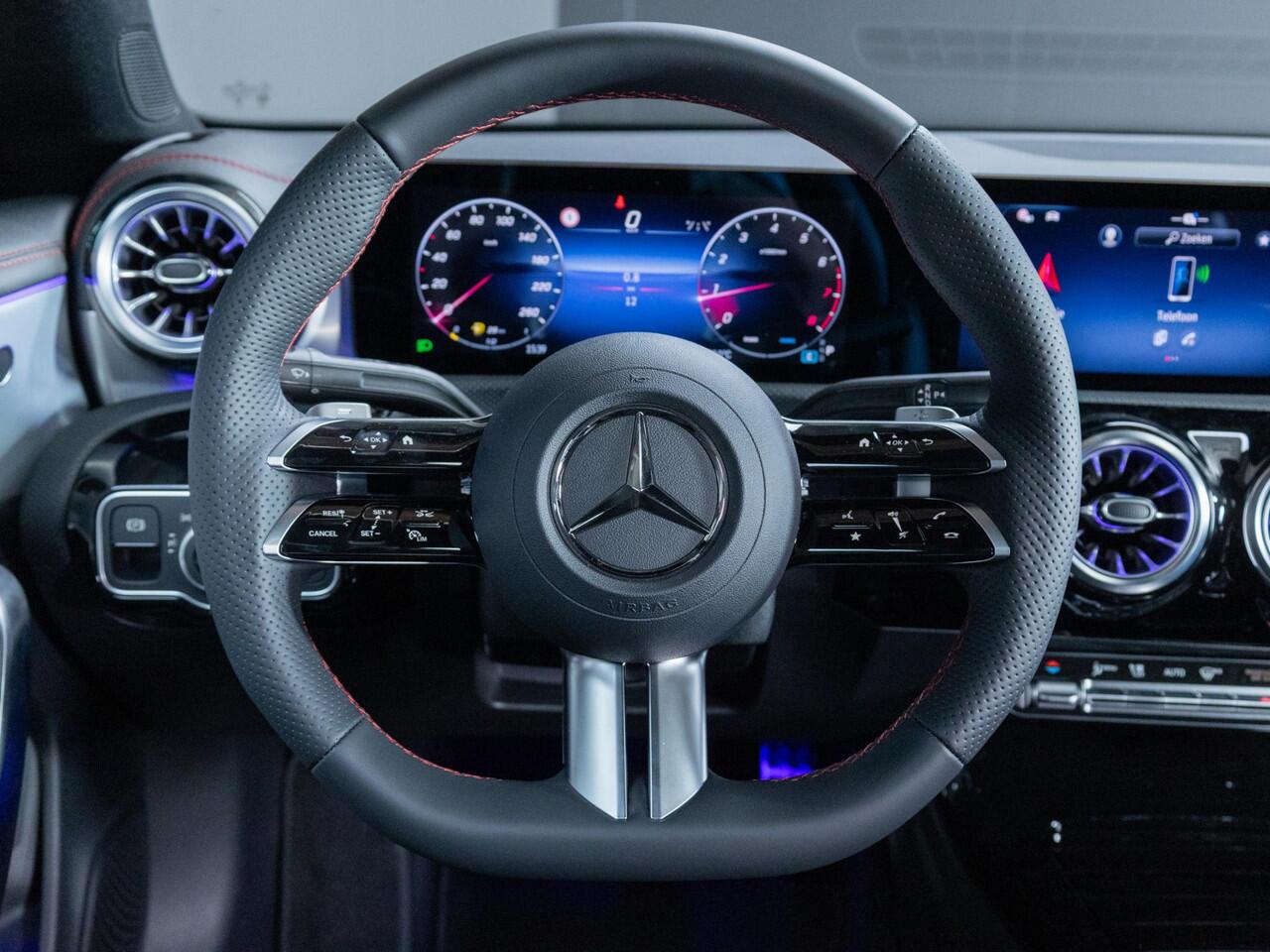 Mercedes-Benz CLA-KLASSE Coupé 180 Star Edition LIMITED Panorama dak