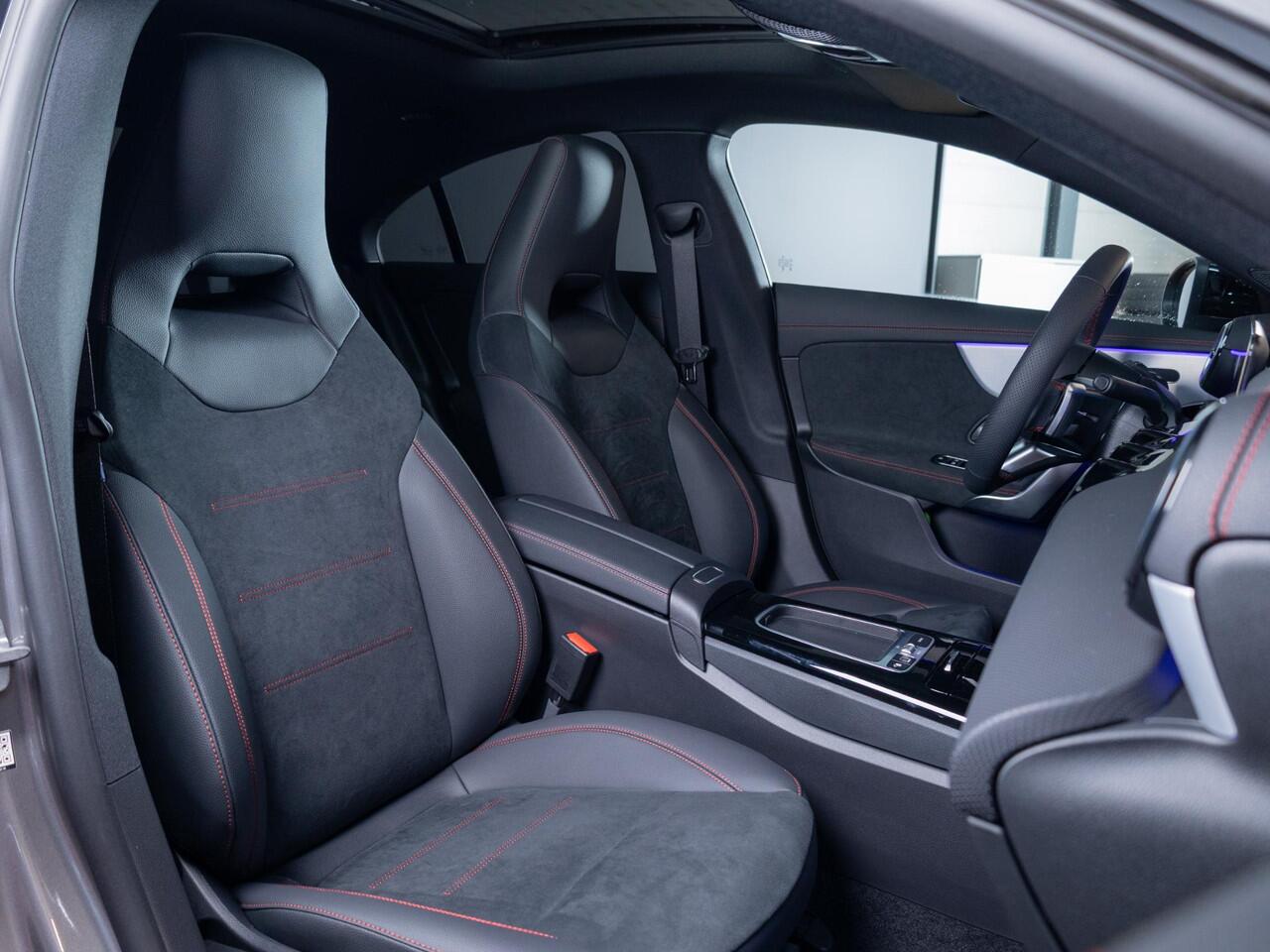 Mercedes-Benz CLA-KLASSE Coupé 180 Star Edition AMG Line Panorama dak