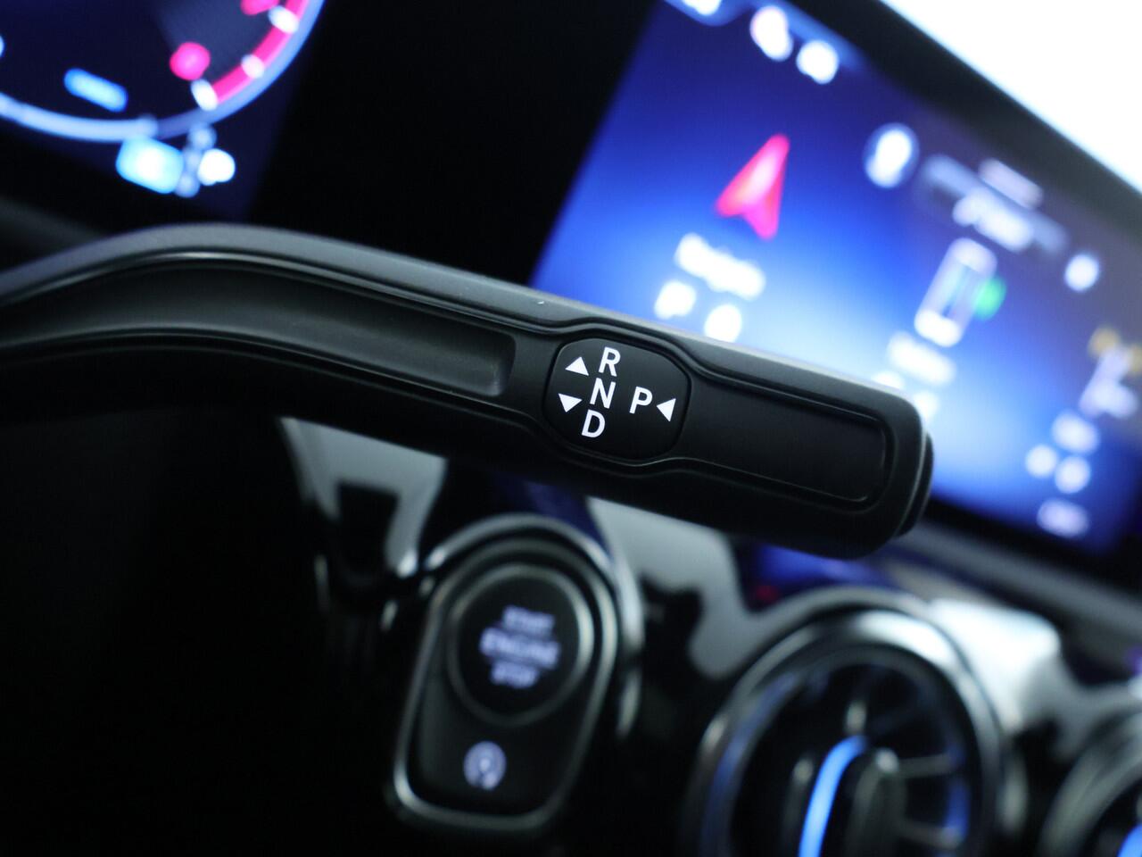 Mercedes-Benz CLA-KLASSE Shooting Brake 180 LIMITED Edition AMG Line | Trekhaak | Nightpakket | Parkeerpakket met achteruitrijcamera | Verwarmde stoelen vooraan | Antidiefstalpakket GUARD 360° Plus | EASY PACK achterklep | KEYLESS-GO |