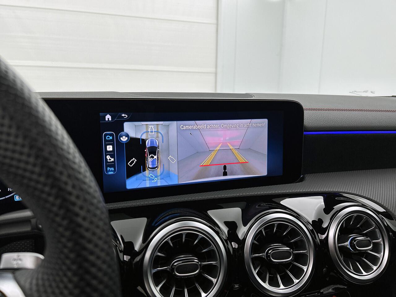 Mercedes-Benz CLA-KLASSE Shooting Brake 250 e AMG Plug-In Hybride Trekhaak | AMG Line | Panoramadak | Night Pakket | 19 Inch AMG Velgen | Stuur en Stoelverwarming. Inclusief 48 maanden MB Certified garantie voor Europa.