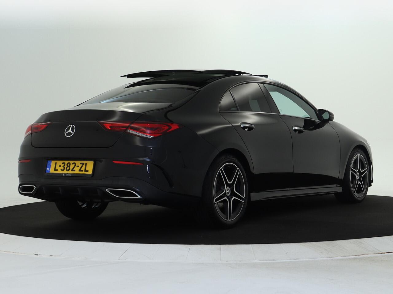 Mercedes-Benz CLA-KLASSE 180 AMG Nightpakket | Panoramadak | Sfeerverlichting | Memory | Keyless Go | Augmented Reality | Inclusief 24 maanden Mercedes-Benz Certified garantie voor Europa