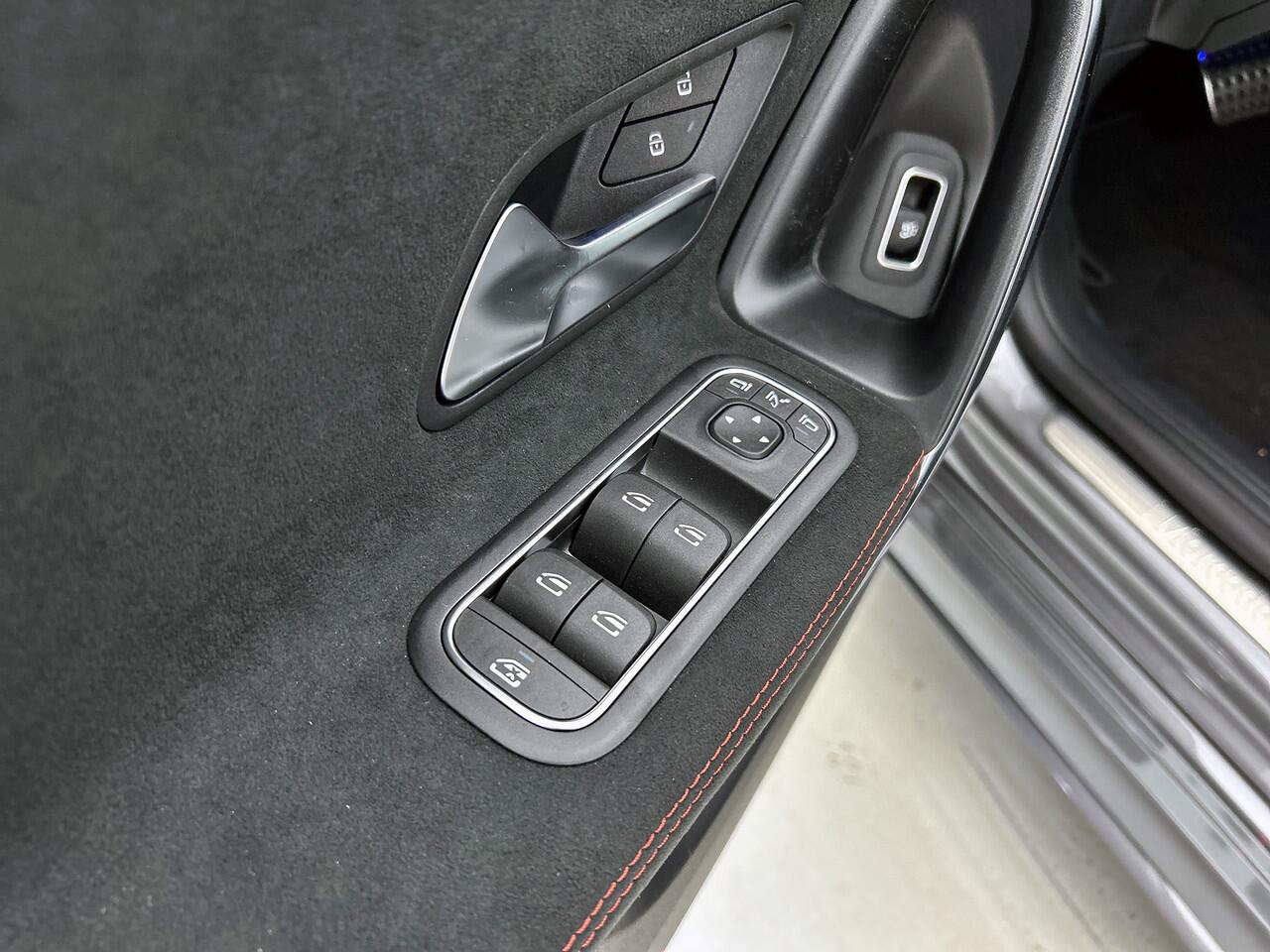 Mercedes-Benz CLA-KLASSE Shooting Brake 180 Business Solution AMG | Trekhaak | Parkeerpakket met 360°-camera | Nightpakket | Keyless-Go comfortpakket | Antidiefstalpakket GUARD 360° Plus | EASY PACK achterklep | Spiegelpakket |