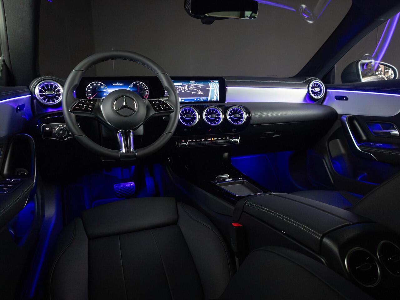 Mercedes-Benz CLA-KLASSE Shooting Brake 250 e Luxury Line Panorama dak