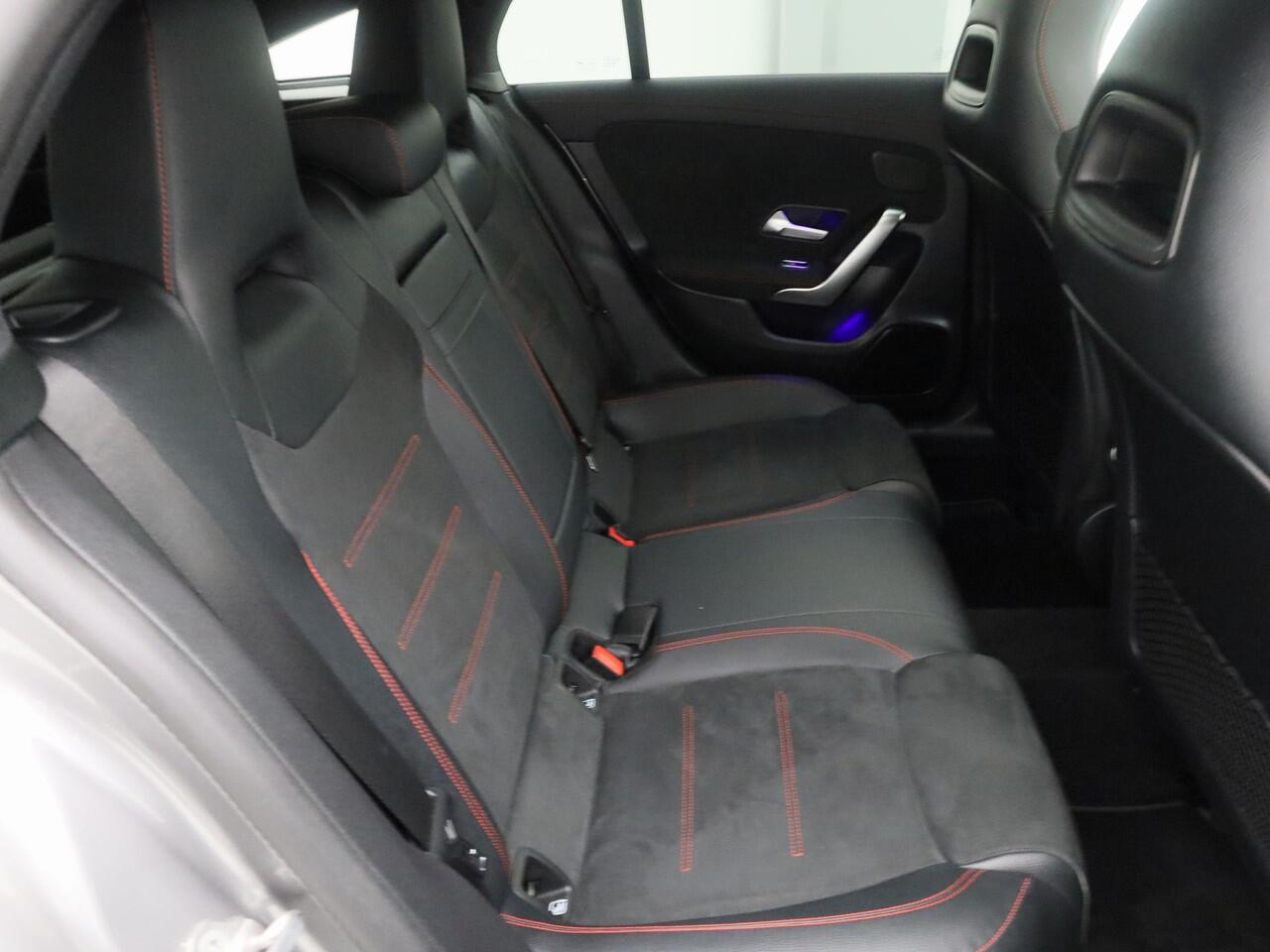 Mercedes-Benz CLA-KLASSE Shooting Brake 180 Business Solution AMG | PANO | MEMORY | SFEERVERLICHTING | CAMERA | STOELVERW.