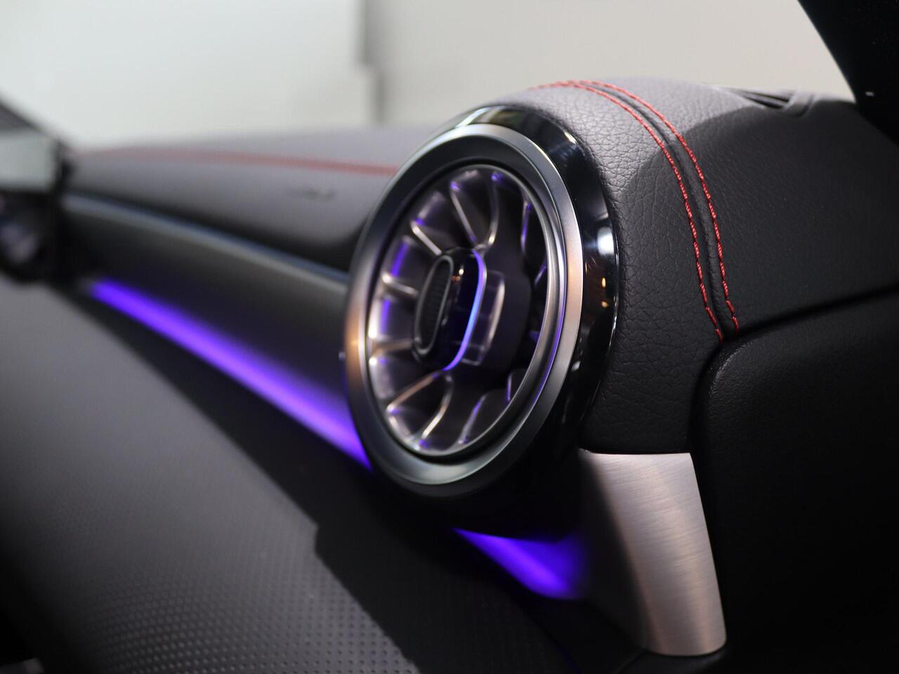 Mercedes-Benz CLA-KLASSE 180 Business Solution AMG | Panoramaschuifdak | Trekhaak | Burmester | Rijassistentiepakket Plus | Techniekpakket | Winterpakket |