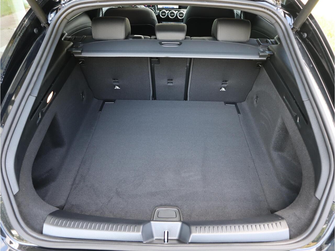 Mercedes-Benz CLA-KLASSE Shooting Brake 180 Star Edition Luxury Line