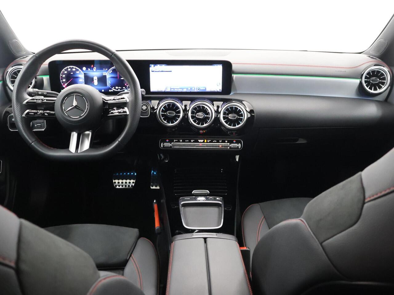 Mercedes-Benz CLA-KLASSE Shooting Brake 250e Star Edition AMG Line | Panorama schuifdak | MULTIBEAM LED | Nightpakket | Sfeerverlichting | Multispaak Velgen