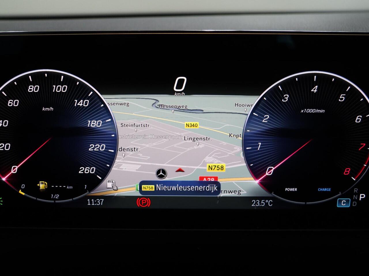 Mercedes-Benz CLA-KLASSE 180 Star Edition AMG Line | Panoramaschuifdak | DISTRONIC | Nightpakket | Achteruitrijcamera |