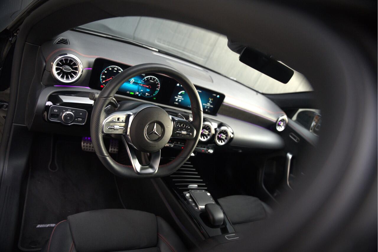 Mercedes-Benz CLA-KLASSE 250 e Premium Plus | AMG Line | CLA45 Styling | Stoelverwarming | Keyless | Adaptive Cruise Control | Ambiance verlichting | Camera | Parkeersensoren |