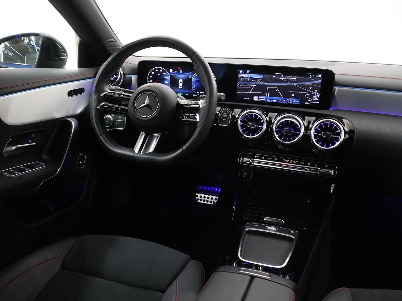 Mercedes-Benz CLA-KLASSE 250 e AMG Night | Panoramadak | Keyless Go | Sfeerverlichting | Achteruitrijcamera |