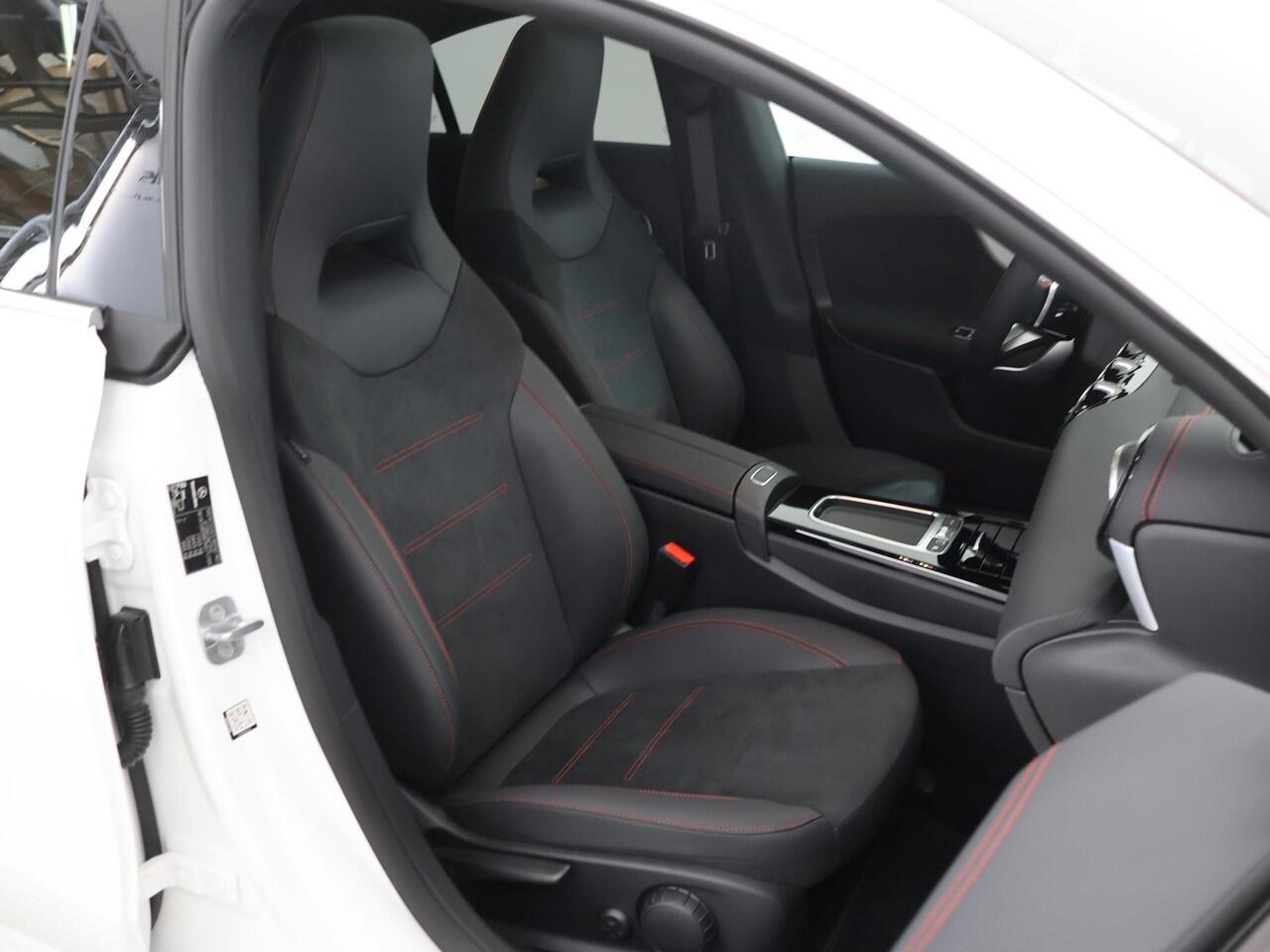 Mercedes-Benz CLA-KLASSE 180 Business Solution AMG | Rij-Assistentie| Burmester | 360° camera | Winter pakket | Techniekpakket